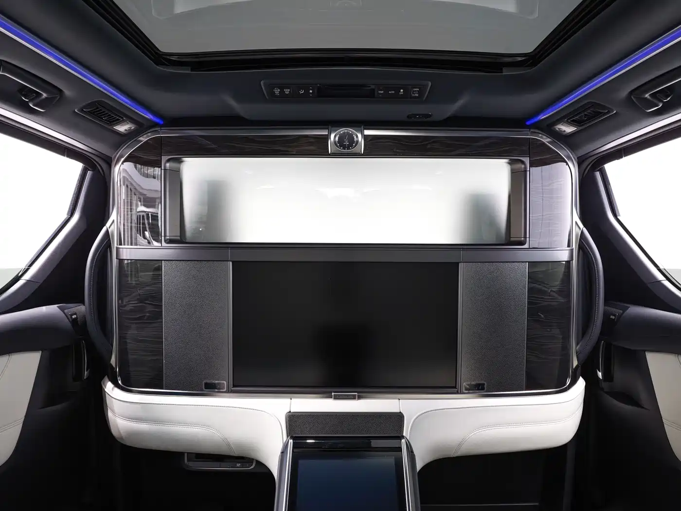 Lexus LM 2020 300h 4-Seat Imperial Edition фото 17