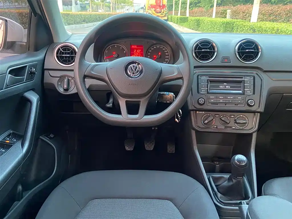 Volkswagen Jetta 2019 Dream Edition 1.5L Manual Fashion фото 8