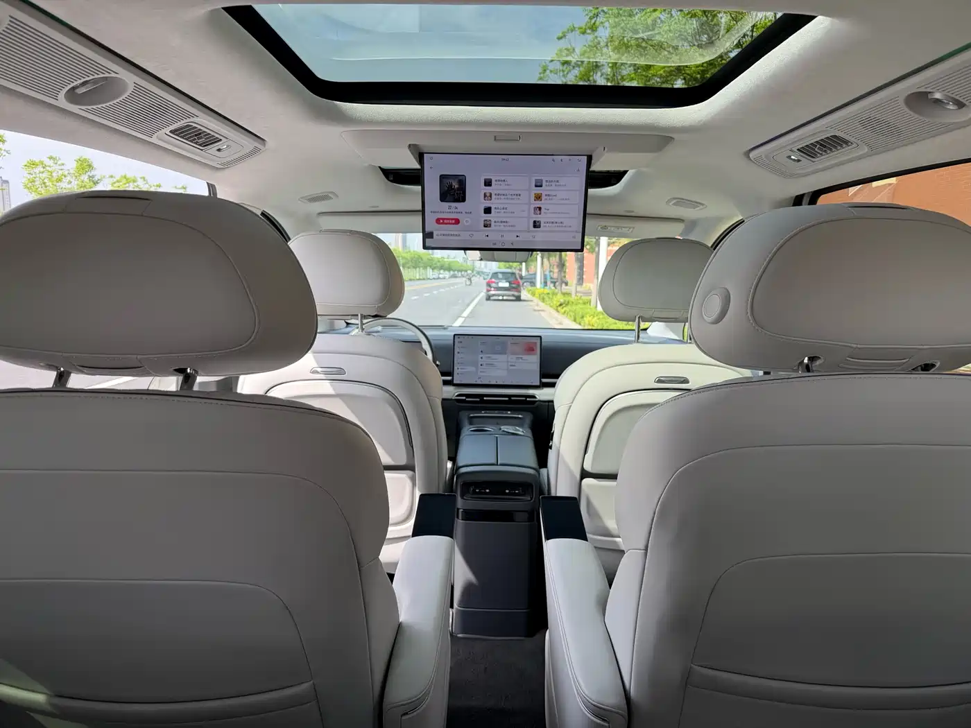 Voyah Auto Voyah Dreamer 2025 PHEV AWD Flagship Qian Kun Edition фото 14