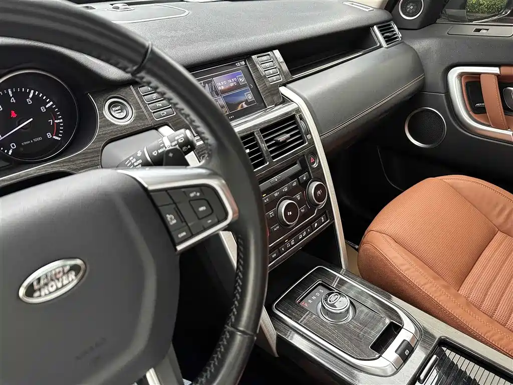 Land Rover Discovery Sport 2017 2.0T HSE LUXURY фото 14