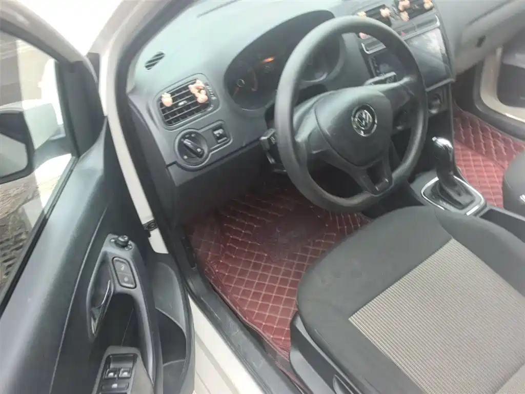 Volkswagen Polo 2016 1.4L Automatic Trend фото 16