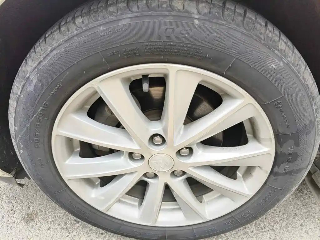 Photo 7 - Buick Verano