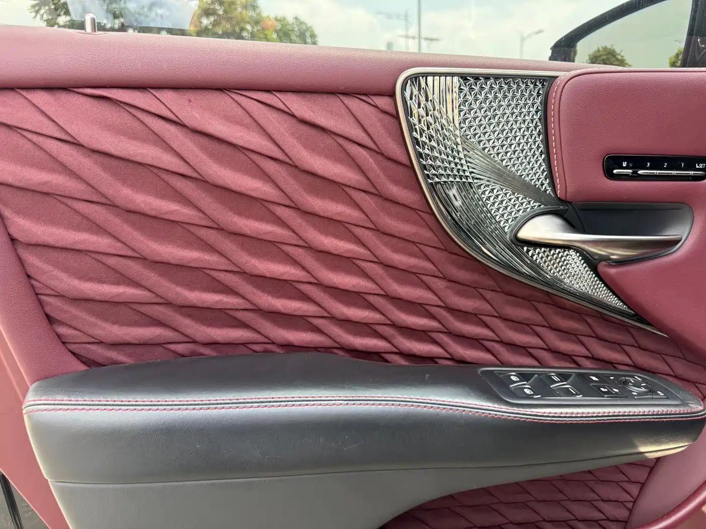 Lexus LS 2021 500h Executive Edition фото 10