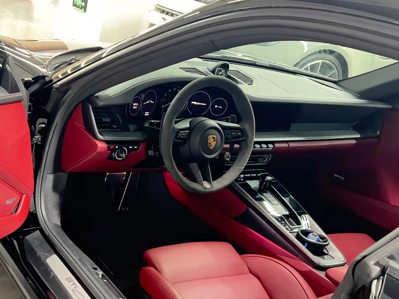 Porsche 911 2023 Carrera 3.0T фото 16