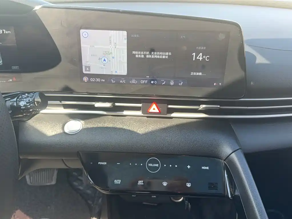 Hyundai Elantra 2021 1.5L CVT LUX Premium Edition фото 8