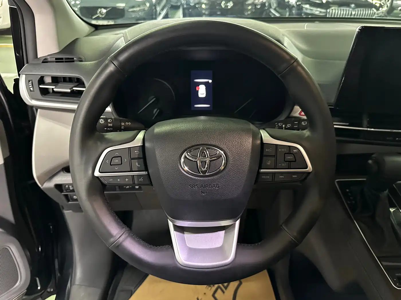 Toyota Granvia 2023 2.5L Hybrid Comfort Edition фото 10