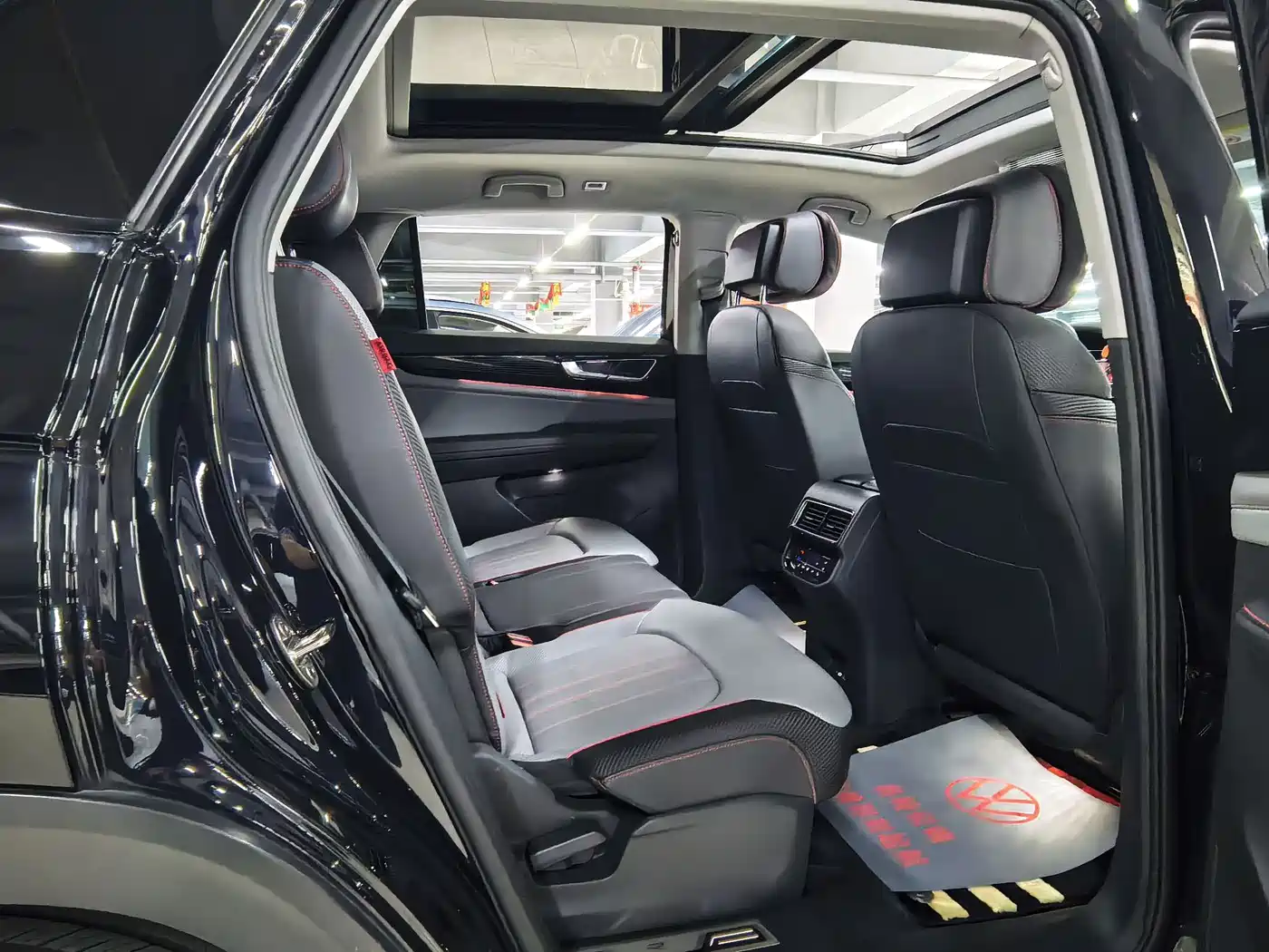 Volkswagen Teramont 2024 Touareg X 530 V6 4WD Dragon Auspicious Edition фото 18
