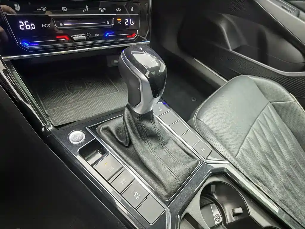 Фото 13 - Volkswagen Passat