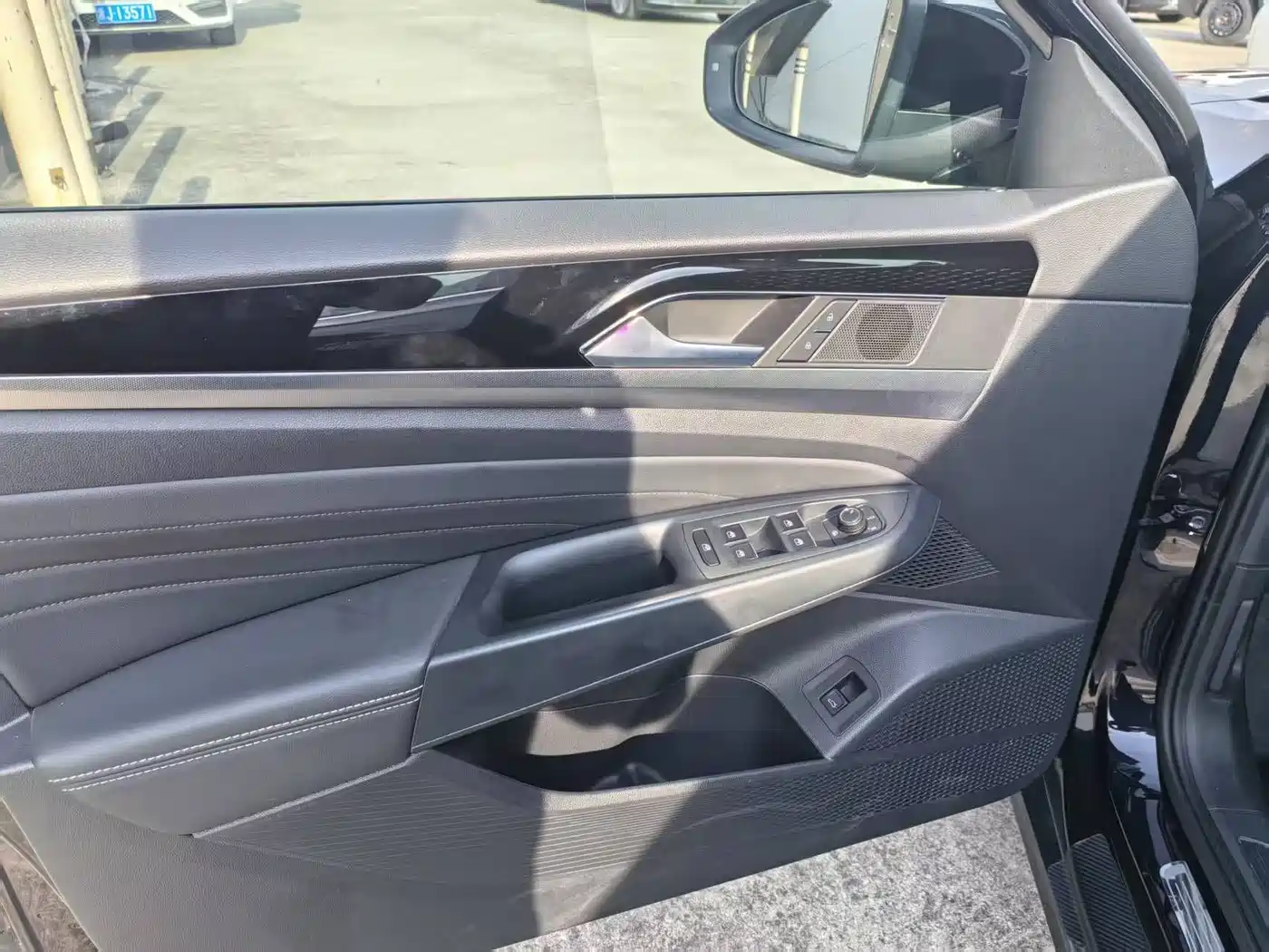 Volkswagen Passat 2023 330TSI Starlight Luxury Edition фото 4