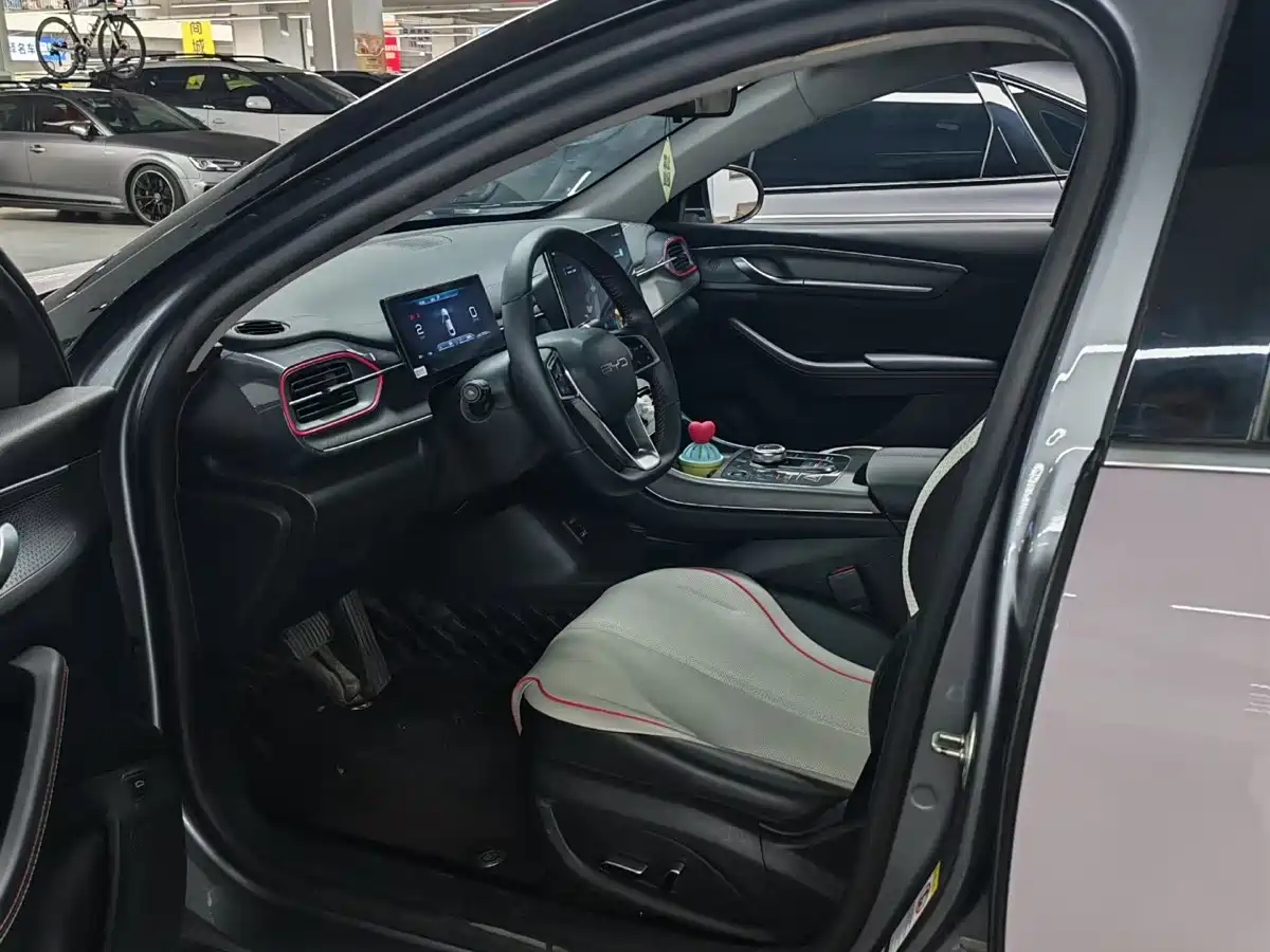 BYD Destroyer 05 2023 Champion Edition DM-i 120KM Honor фото 7