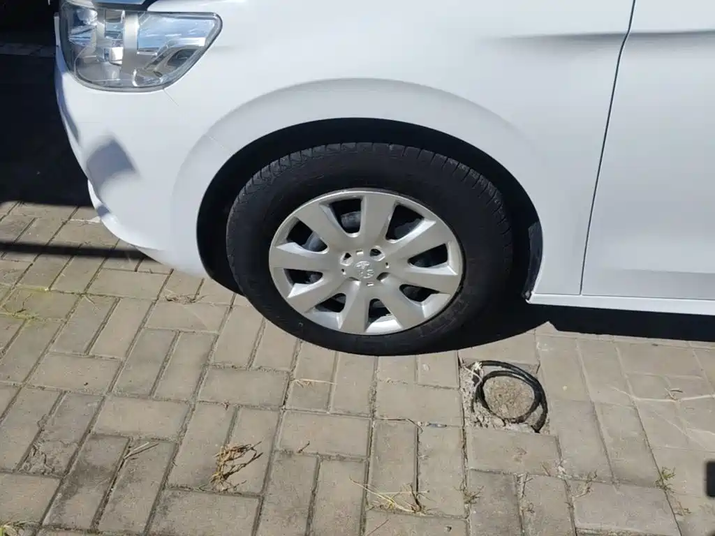 Peugeot 301 2017 2016 1.6L Manual Comfort Edition