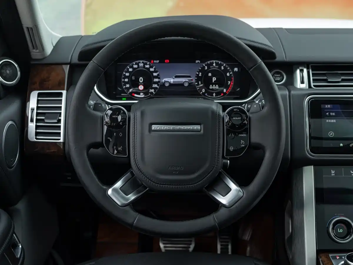 Land Rover Range Rover 2020 3.0 L6 Heritage Extended Edition фото 13