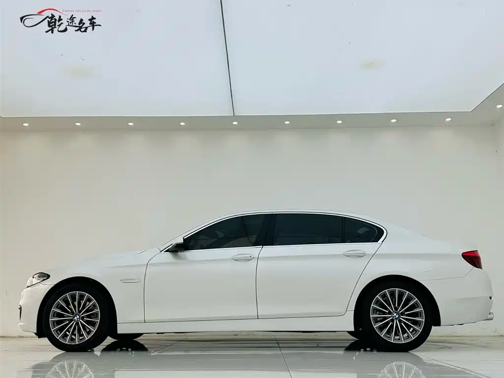 BMW 5 Series 2017 520Li Classic Edition фото 4