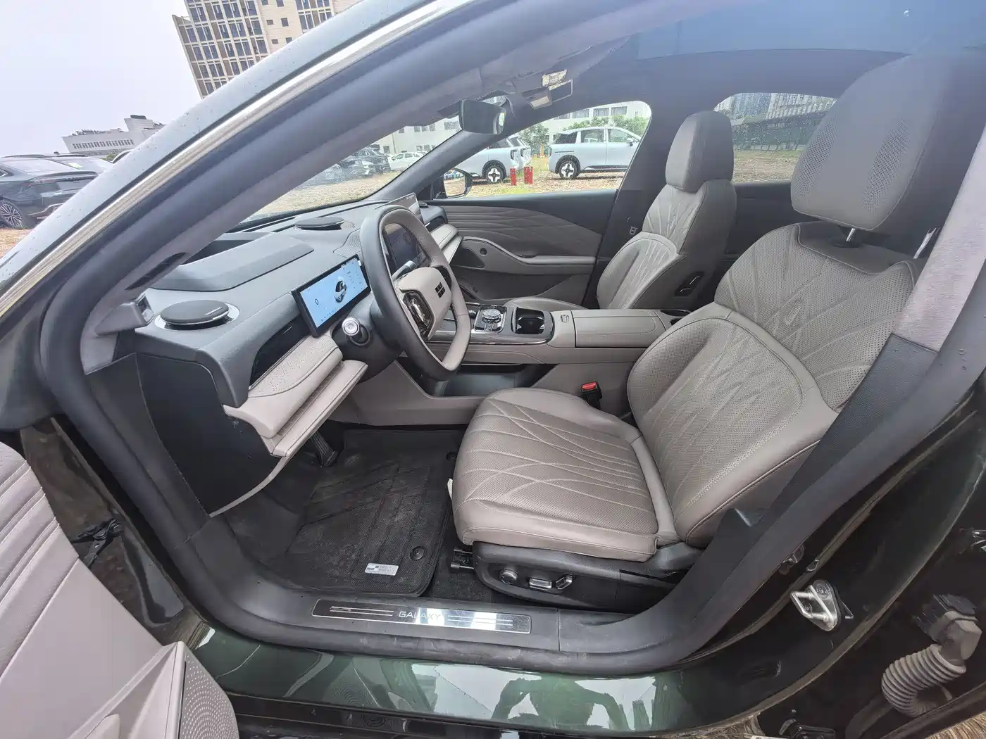 Geely Galaxy Galaxy Xingyao 8 2025 130km EM-P Explorer Edition фото 10