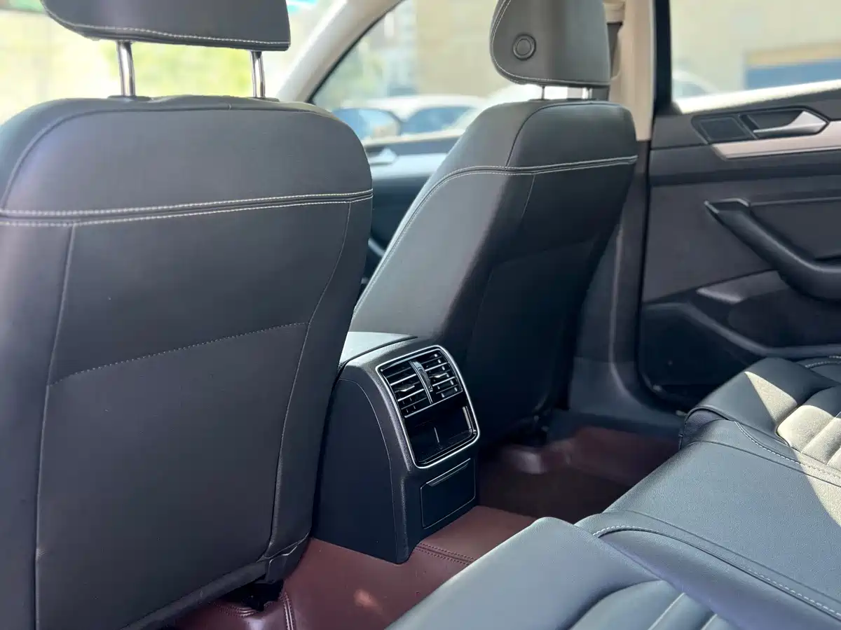 Volkswagen Magotan 2023 2 Million Units Commemorative Edition 280TSI DSG Comfort фото 5