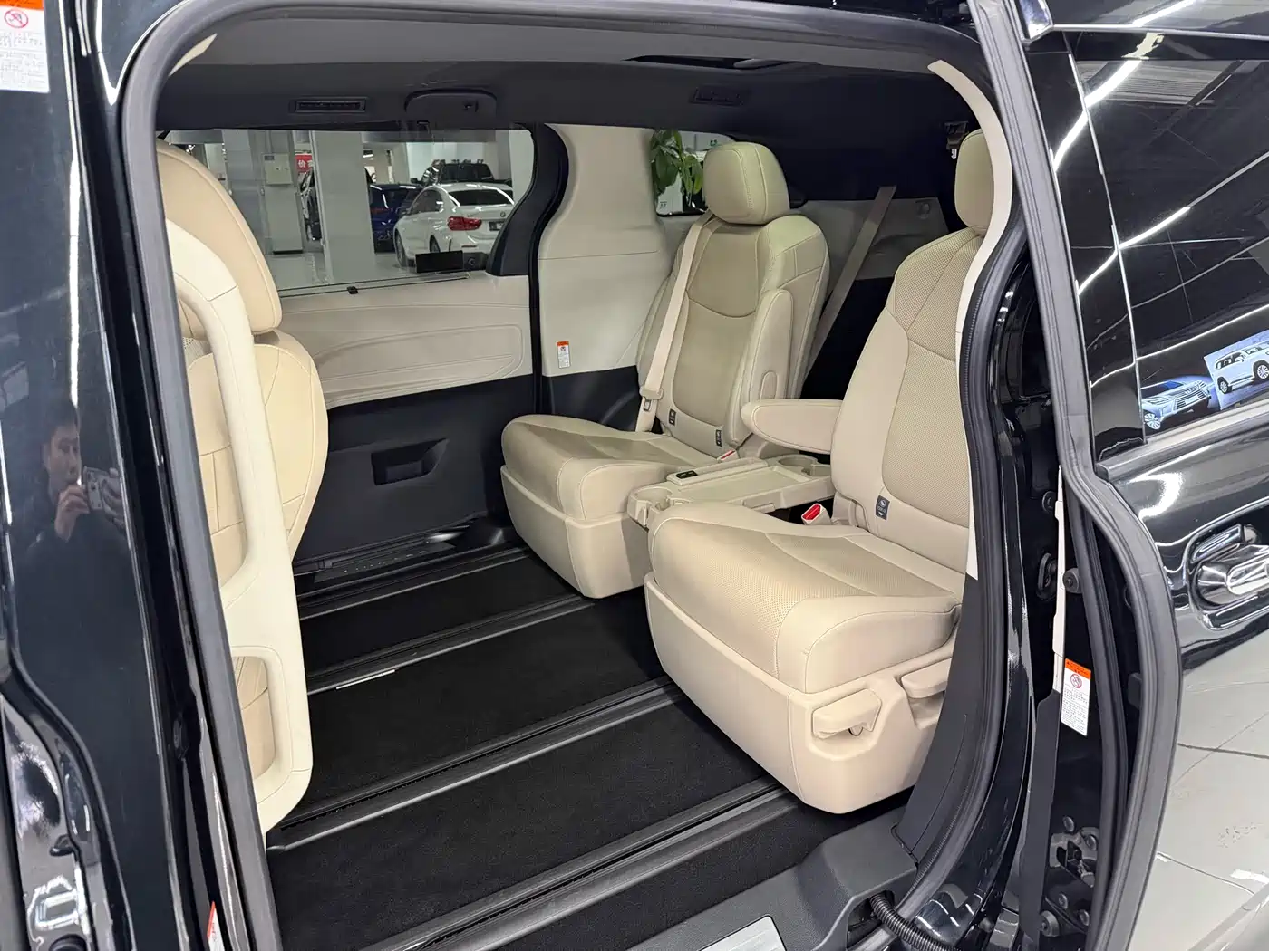 Toyota Granvia 2023 2.5L Hybrid Prestige PLUS Edition фото 9