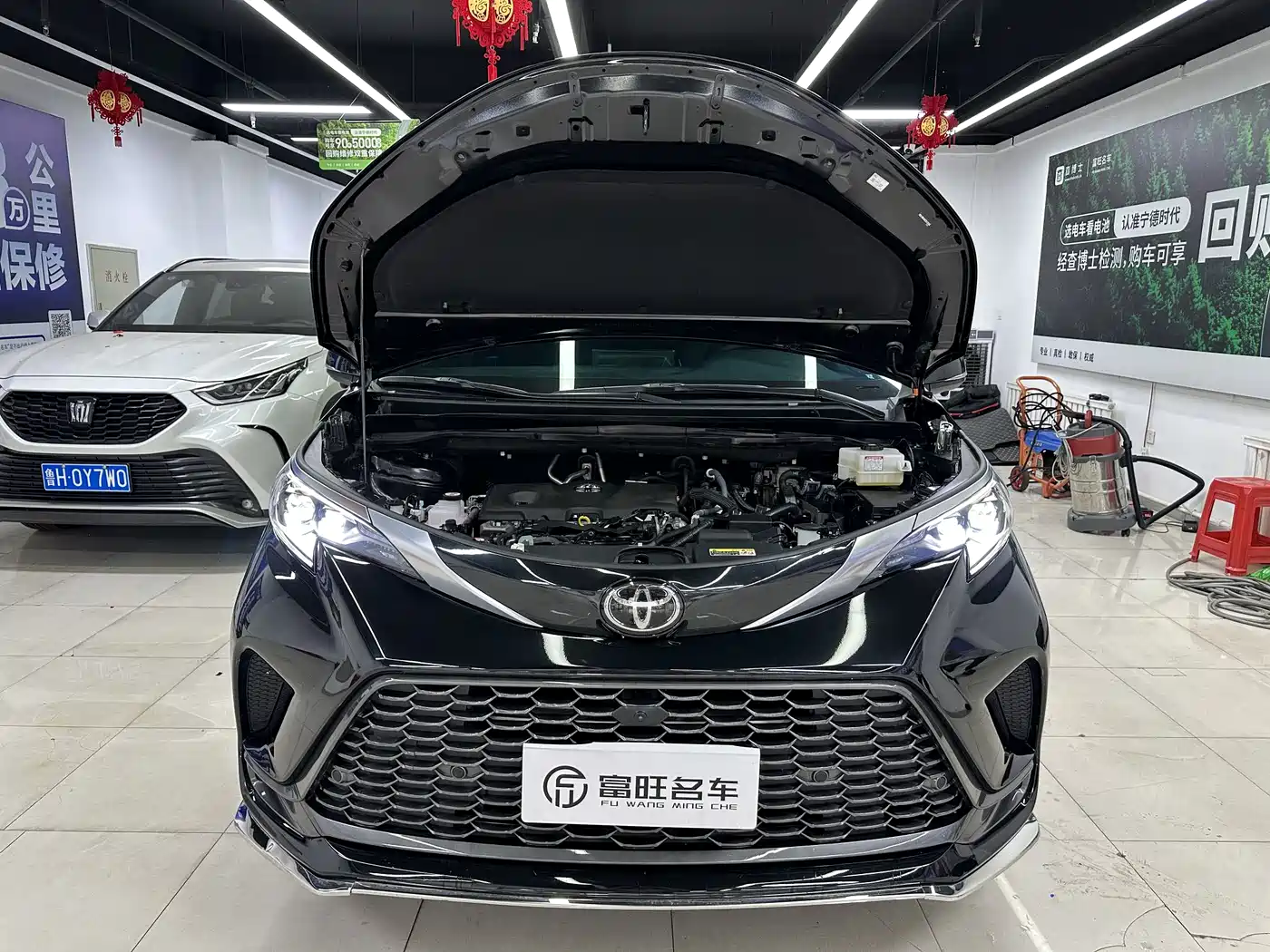 Toyota Granvia 2024 2.5L Hybrid Luxury фото 7