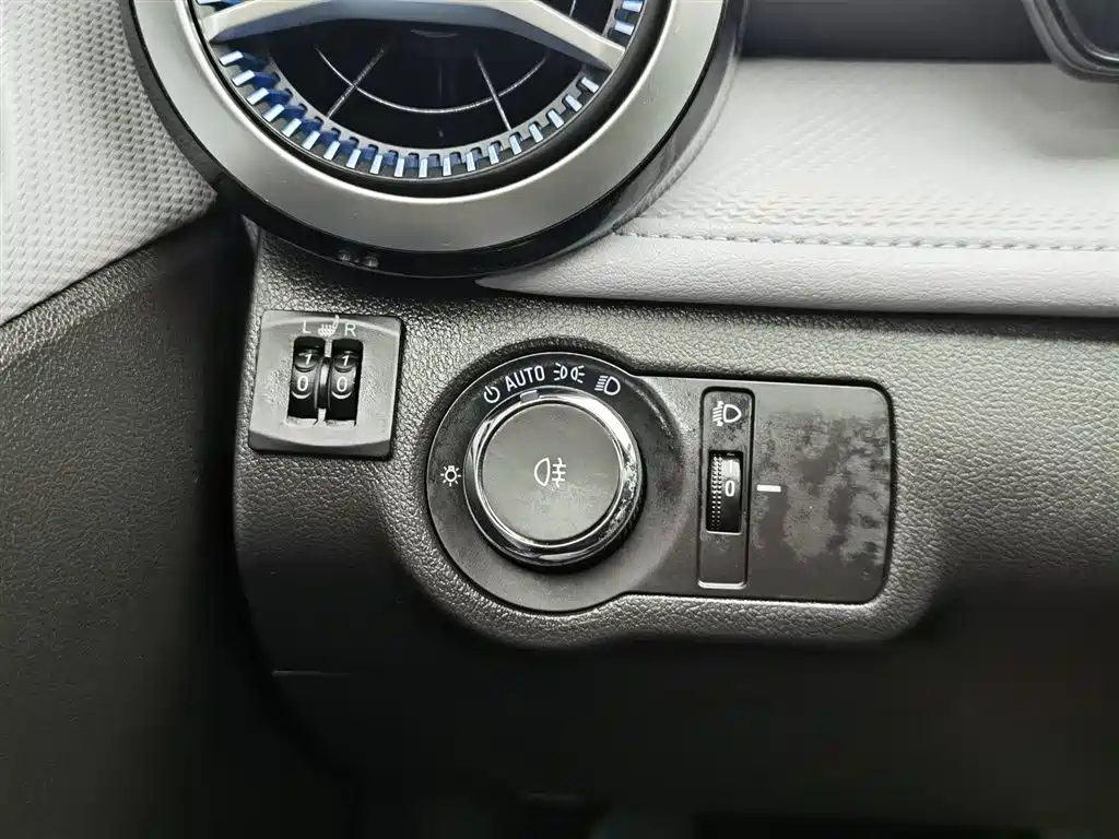 Chevrolet Monza 2023 1.5L DCT WOW Benefit Edition фото 21