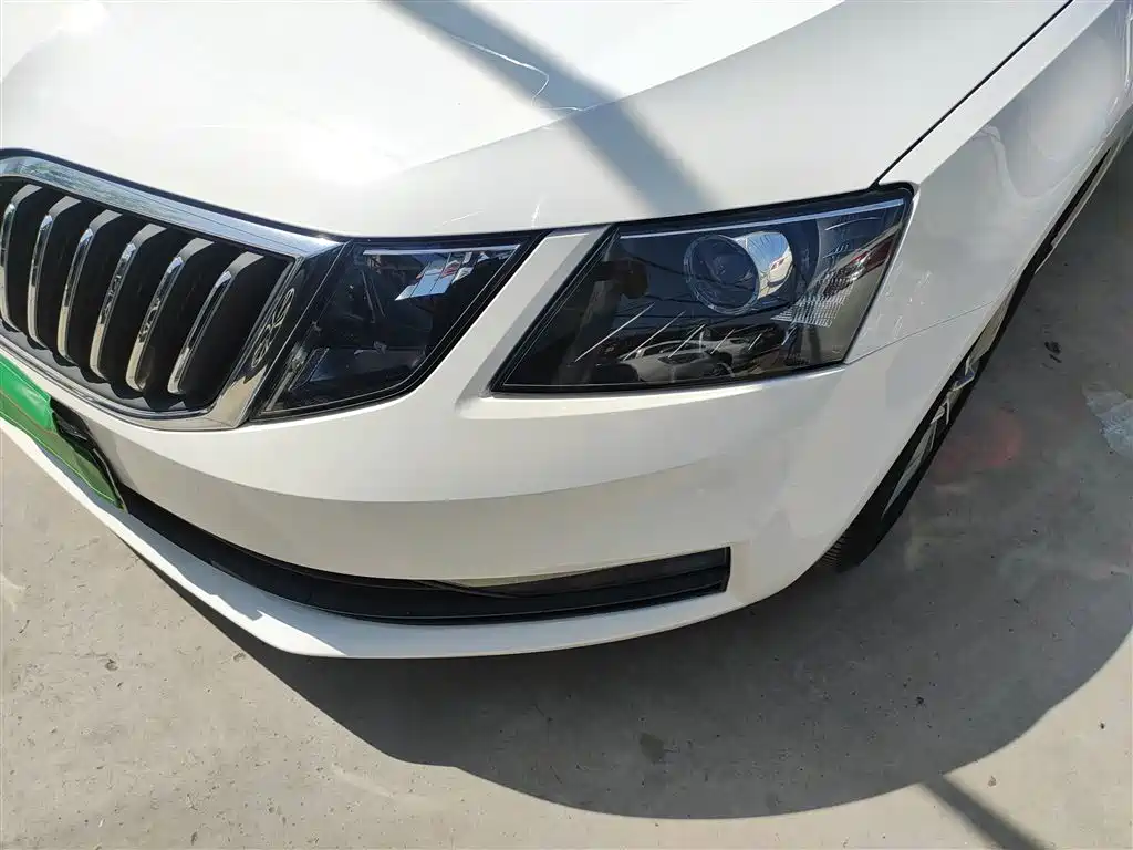 Škoda Octavia 2018 TSI230 DSG Comfort Edition фото 24