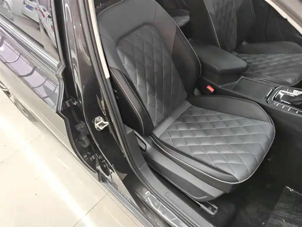 Volkswagen Sagitar 2023 300TSI DSG Surpassing Edition фото 16