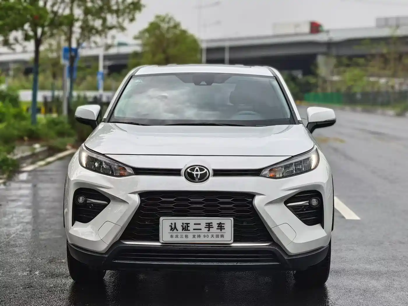 Toyota Wildlander 2022 2.0L CVT FWD Luxury Edition фото 2