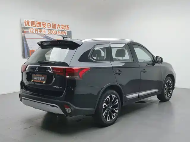 Mitsubishi Outlander 2020 2.0L 2WD Premium 7-seater — фото 2