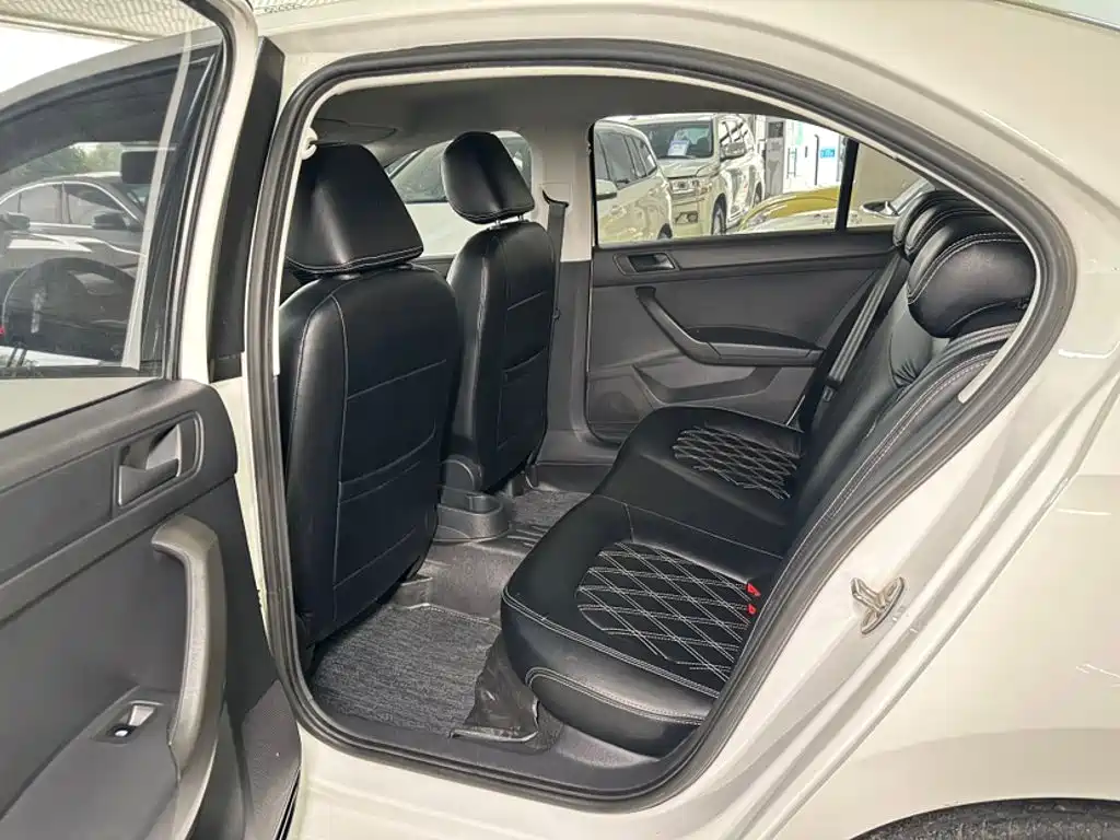 VOLKSWAGEN SANTANA