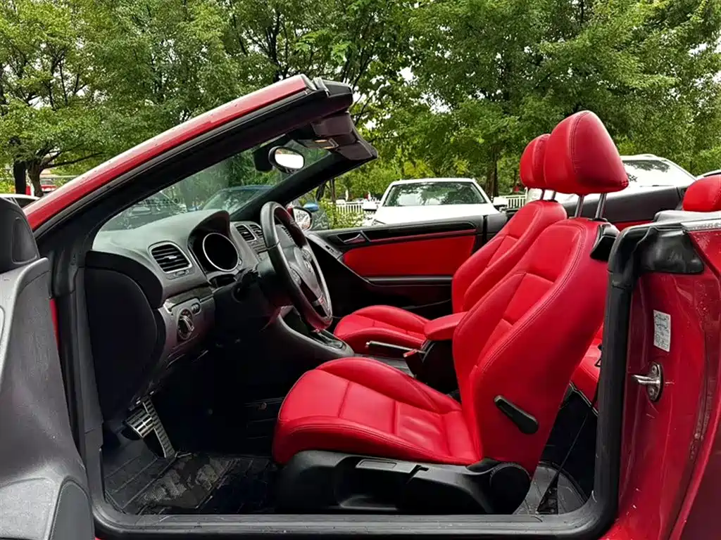 Volkswagen Golf (Import) 2012 1.4TSI Luxury Convertible Edition фото 8