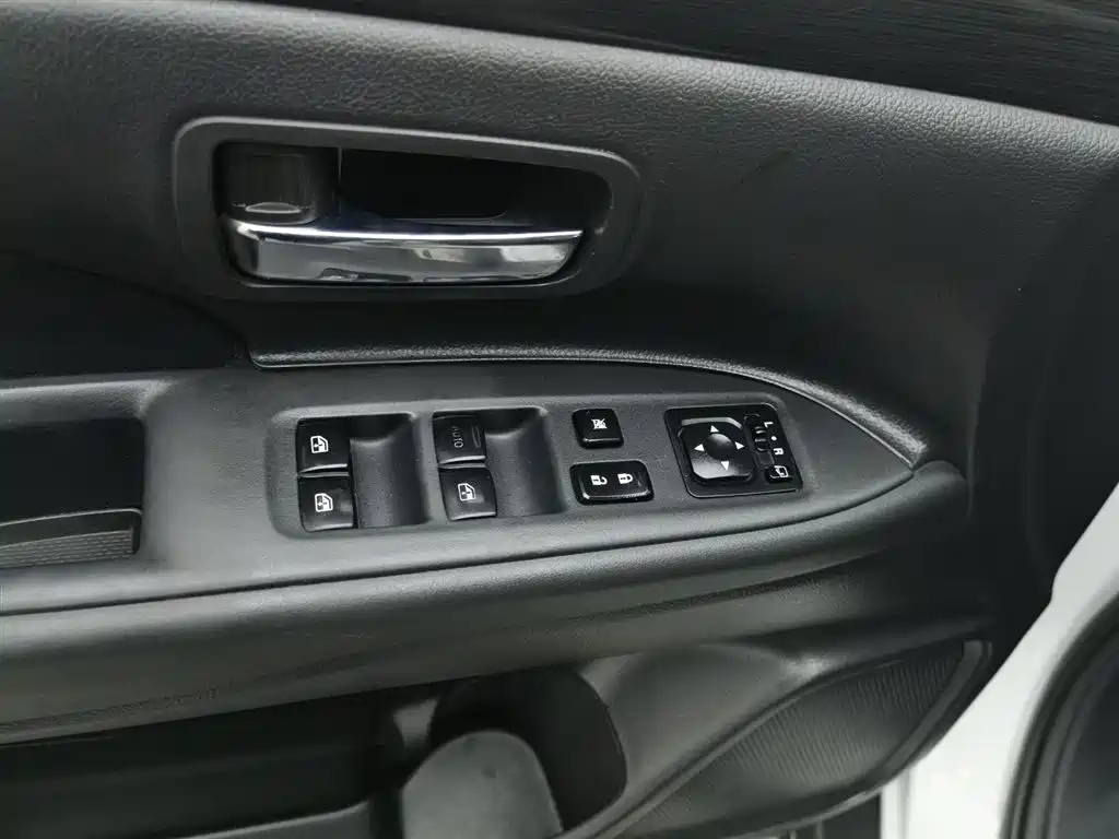 Mitsubishi Outlander 2018 2.0L 2WD Glory Edition 5-seater фото 9
