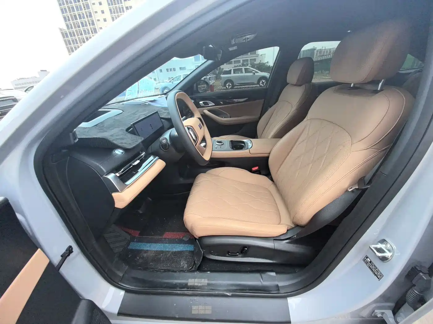 Geely Galaxy Galaxy A7 2025 EM-i 70km Explorer Edition фото 10