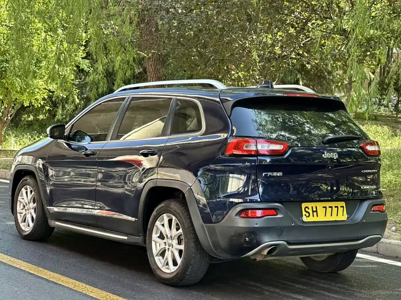 Photo 4 - Jeep Cherokee