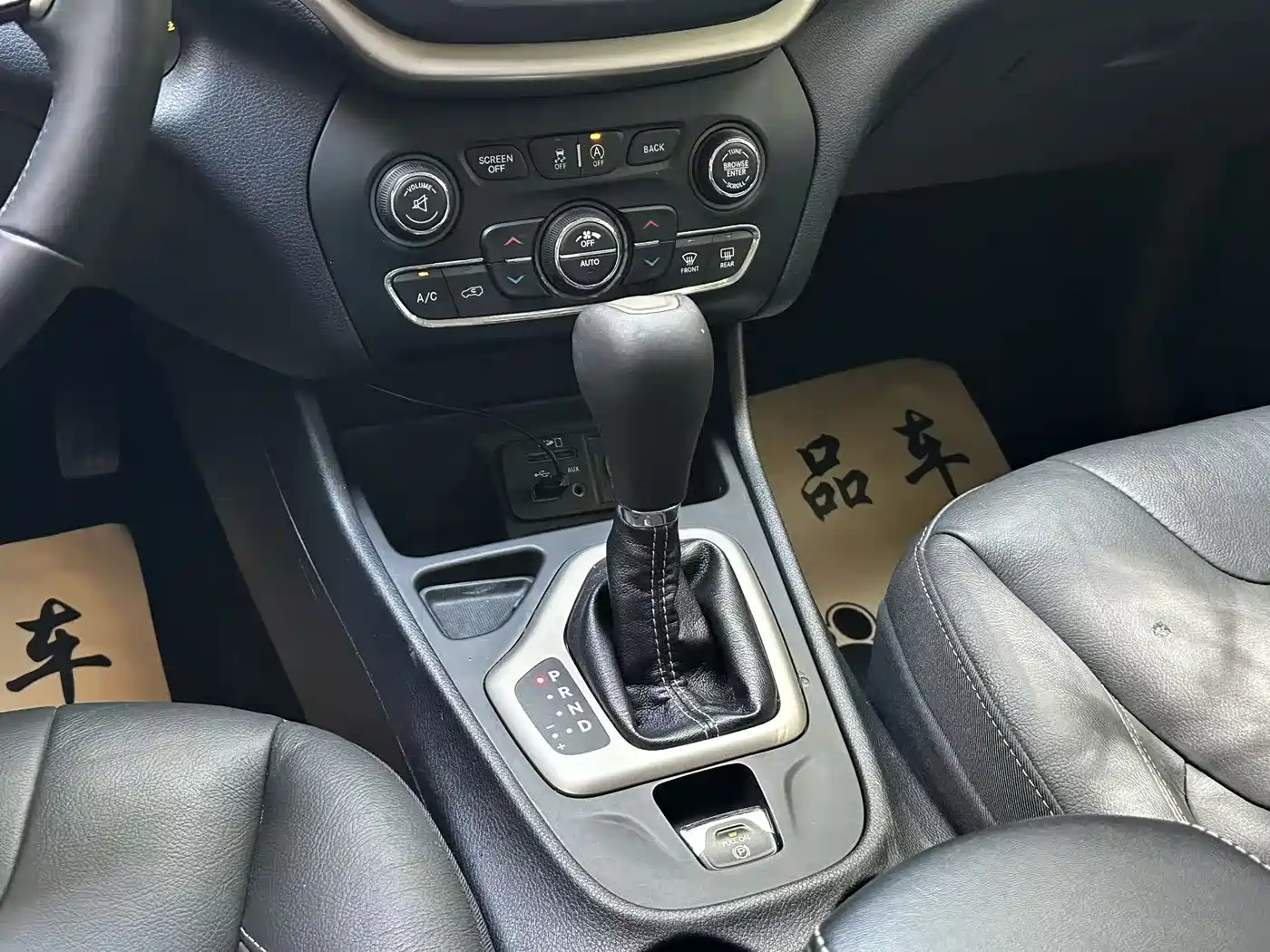 Photo 11 - Jeep Cherokee