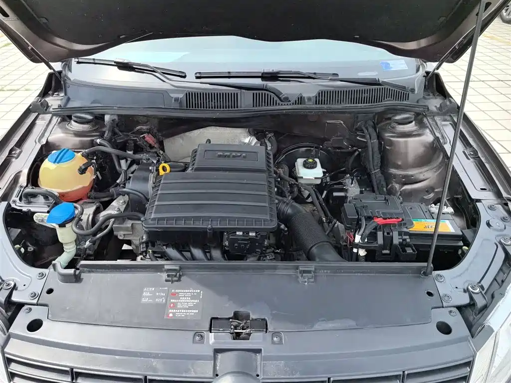 Volkswagen Lavida Tour 2013 1.6L Automatic Trend Style фото 16