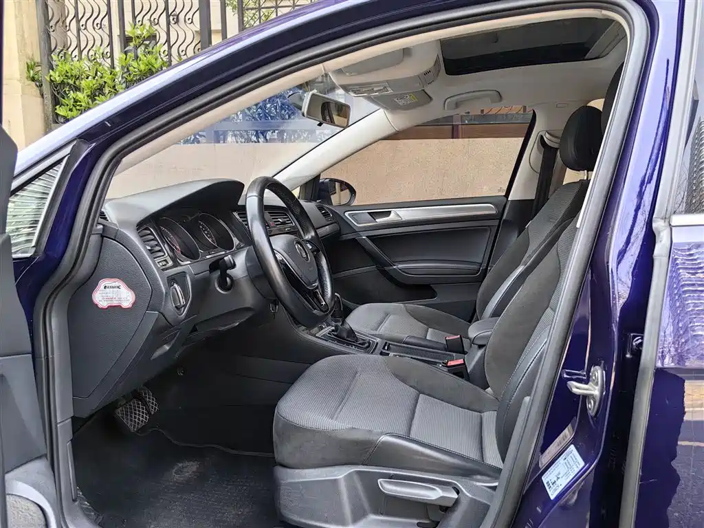 Volkswagen Golf 2018 1.6L Automatic Comfort фото 15
