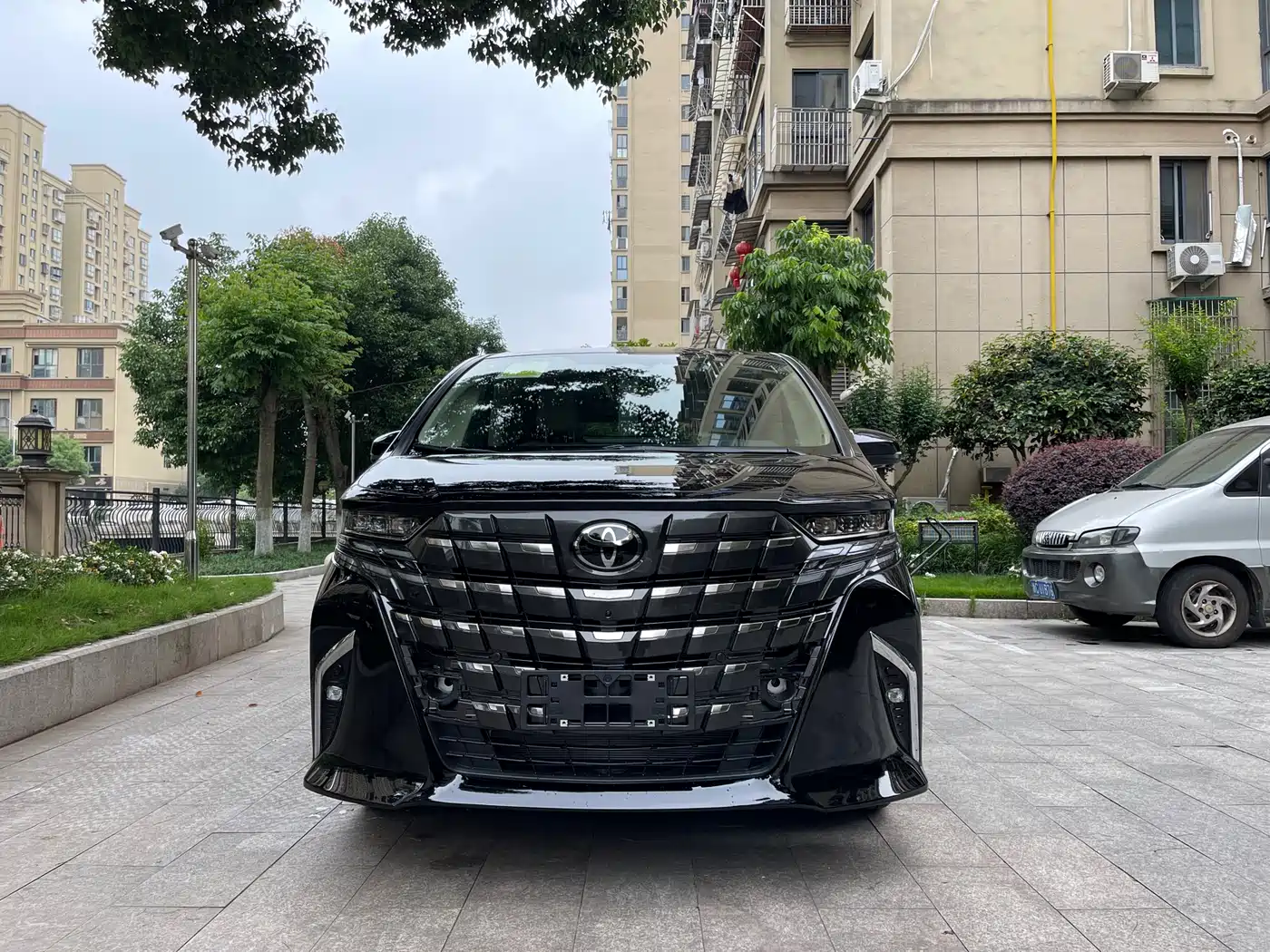 Toyota Alphard 2024 Hybrid 2.5L Ultimate Enjoyment Edition фото 3