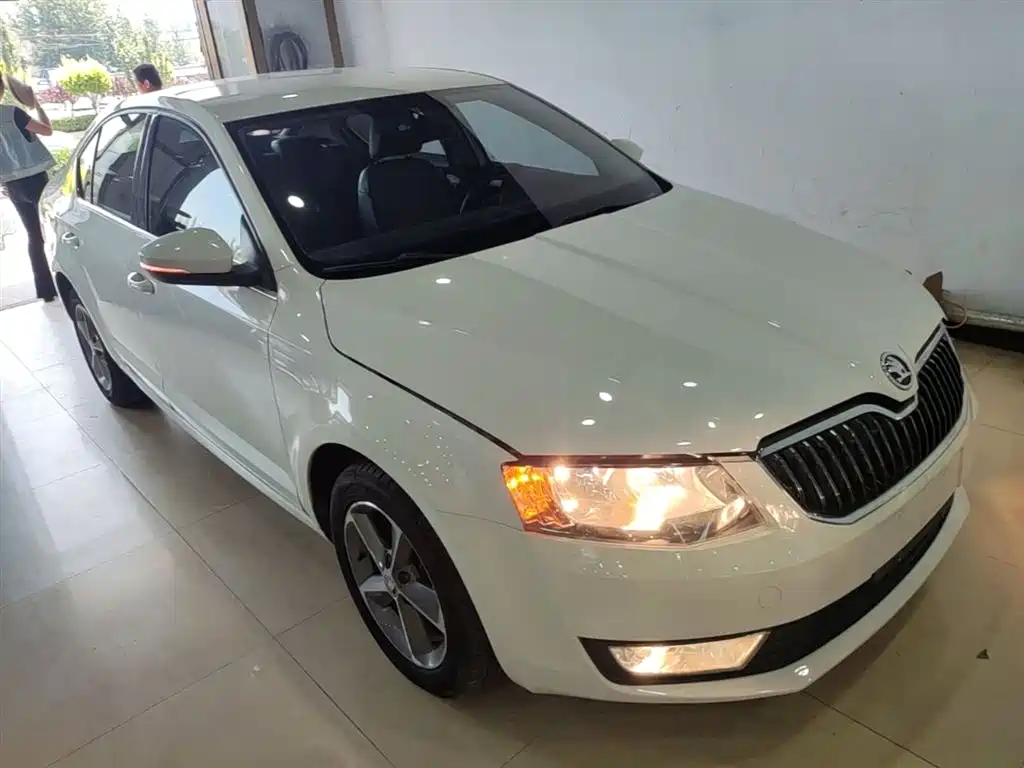Škoda Octavia 2016 1.6L Automatic Pioneer Edition фото 4