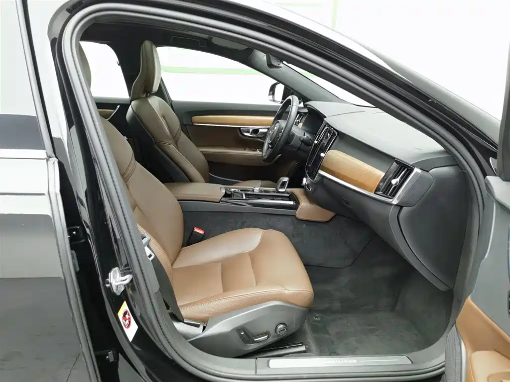 Volvo S90 Plug-in Hybrid 2022 T8 Recharge Plug-in Hybrid Momentum Luxury Edition фото 23