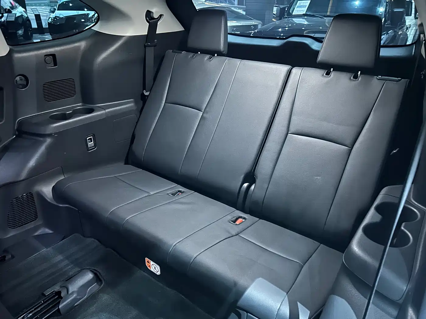 Toyota Highlander 2023 2.5L Smart Hybrid Dual Engine AWD Premium 7-Seater фото 10