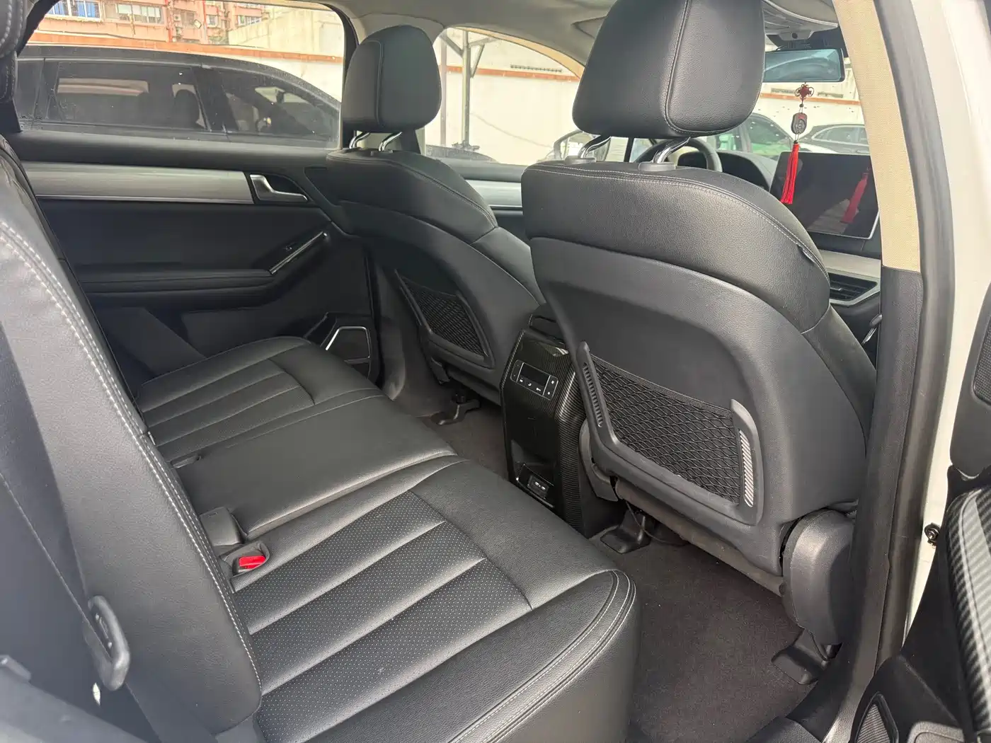 BYD Tang 2018 2018 2.0T Automatic Smart Connection Honor Edition 7-Seater China V