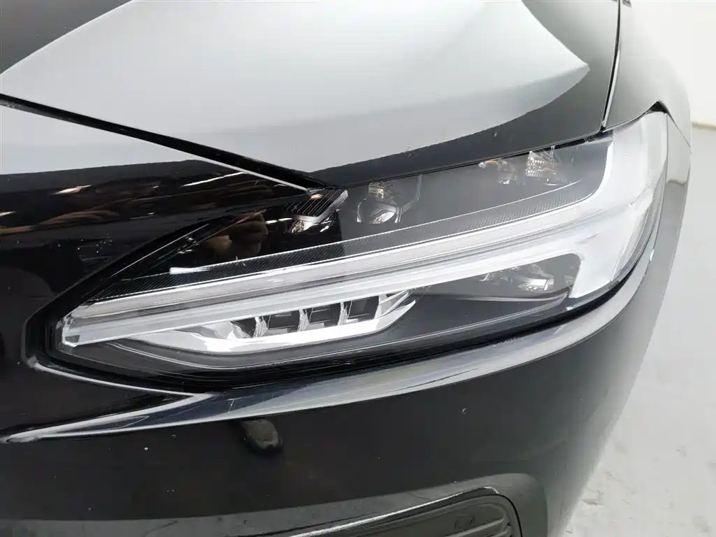 Volvo S90 Plug-in Hybrid 2022 T8 Recharge Plug-in Hybrid Momentum Luxury Edition фото 7