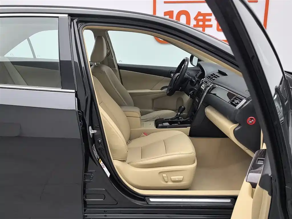 Toyota Camry 2016 2.0G 10th Anniversary Leading Edition фото 23