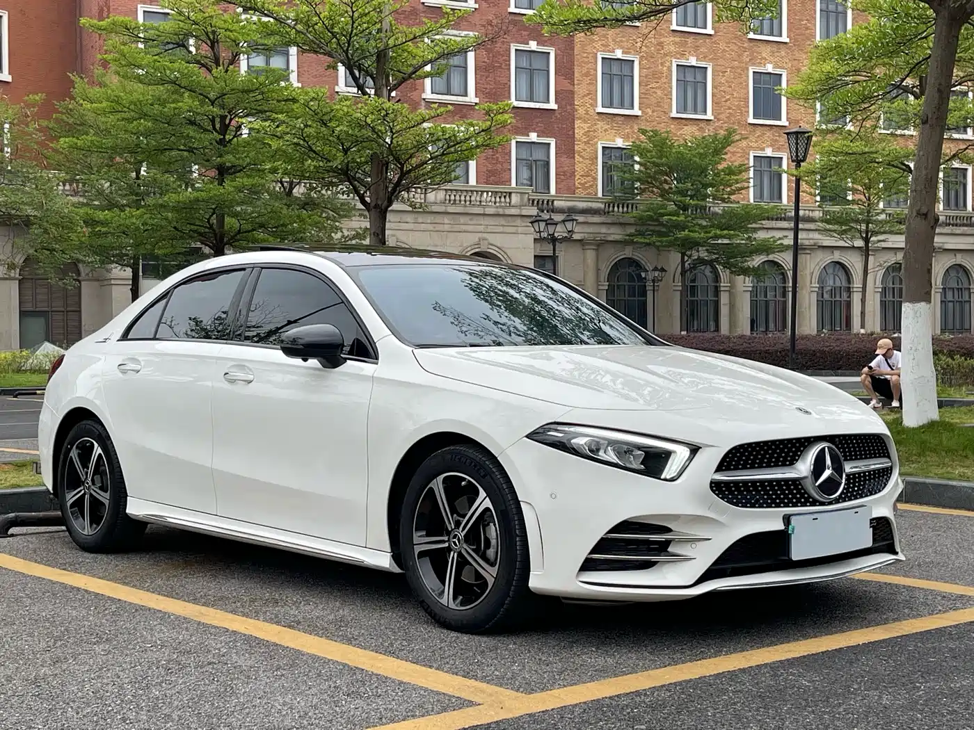 Mercedes-Benz A-Class 2022 Facelift III A 200 L Sport Sedan Fashion фото 3