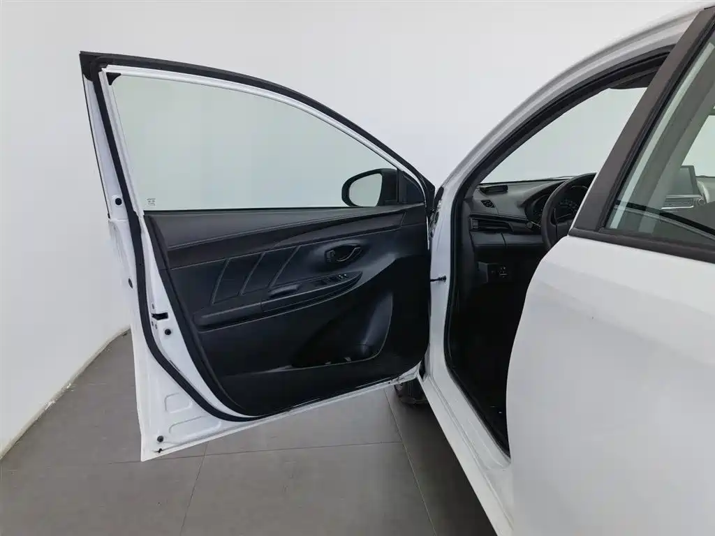 Toyota Vios 2016 1.5L Automatic Zhi Zhen Xing Yao Edition фото 8