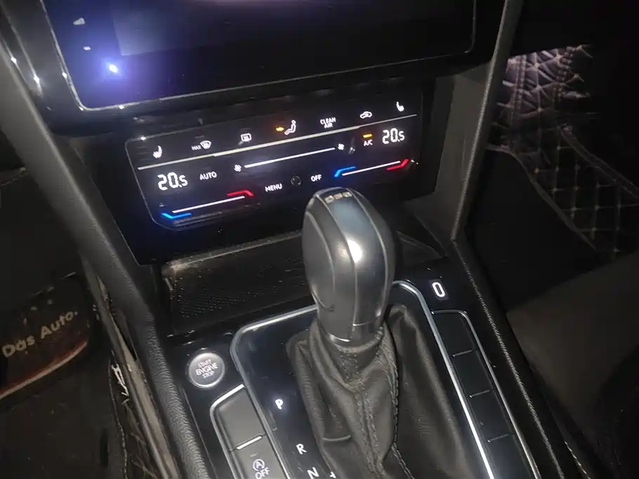 Volkswagen Magotan 2020 330TSI DSG Luxury фото 14