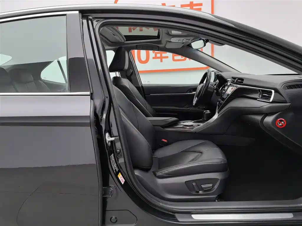 Toyota Camry 2018 2.0G Luxury Edition фото 23