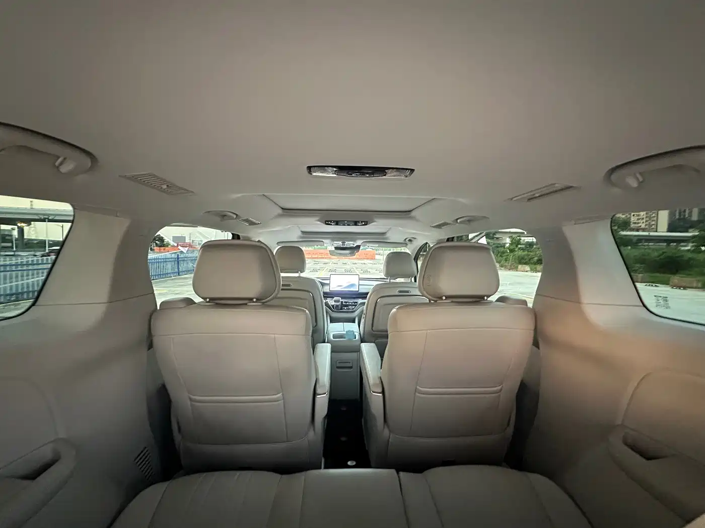 Roewe iMAX8 EV 2024 2025 1.5T DMH Land Luxury Edition