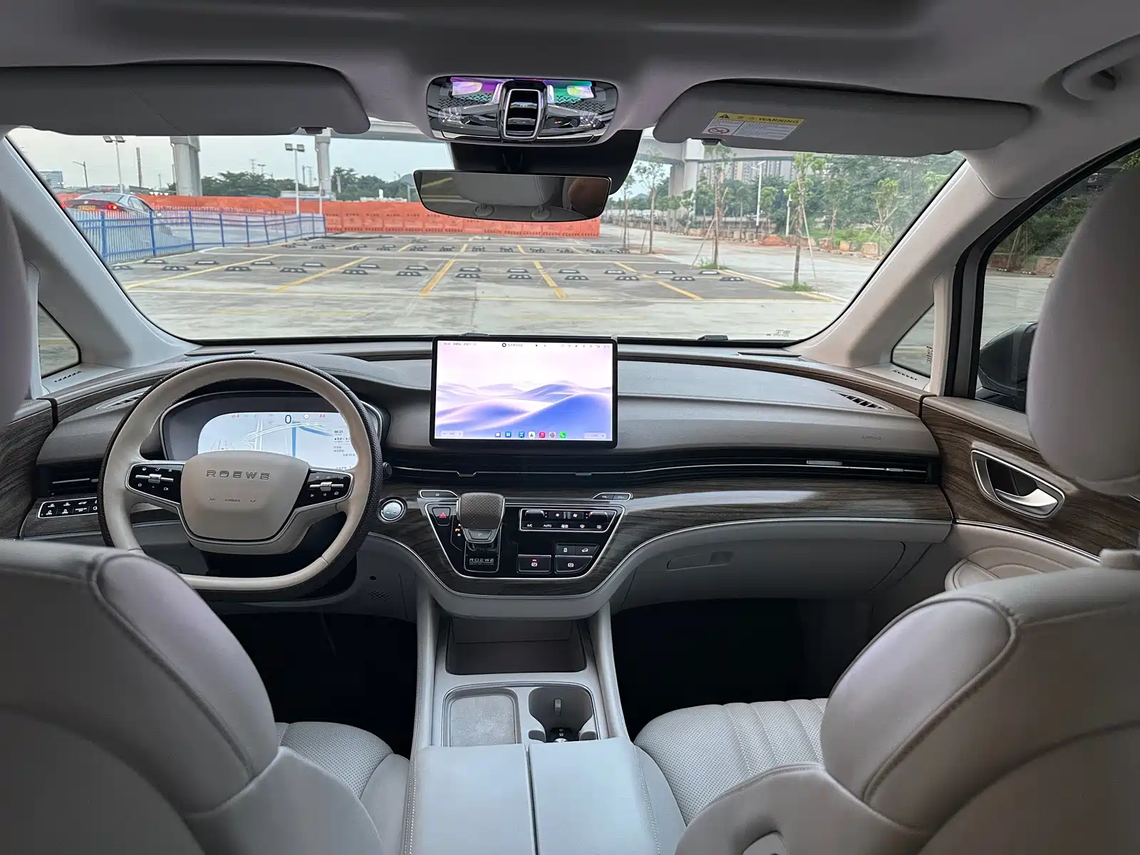 Фото 23 - Roewe iMAX8 EV