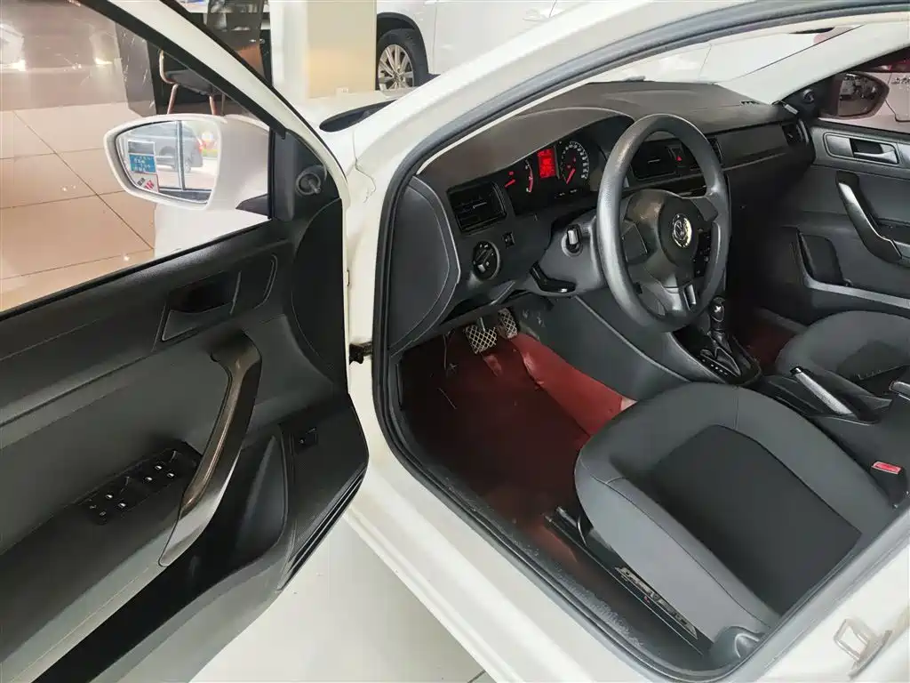 Volkswagen Santana 2015 1.6L Automatic Trend Edition фото 16