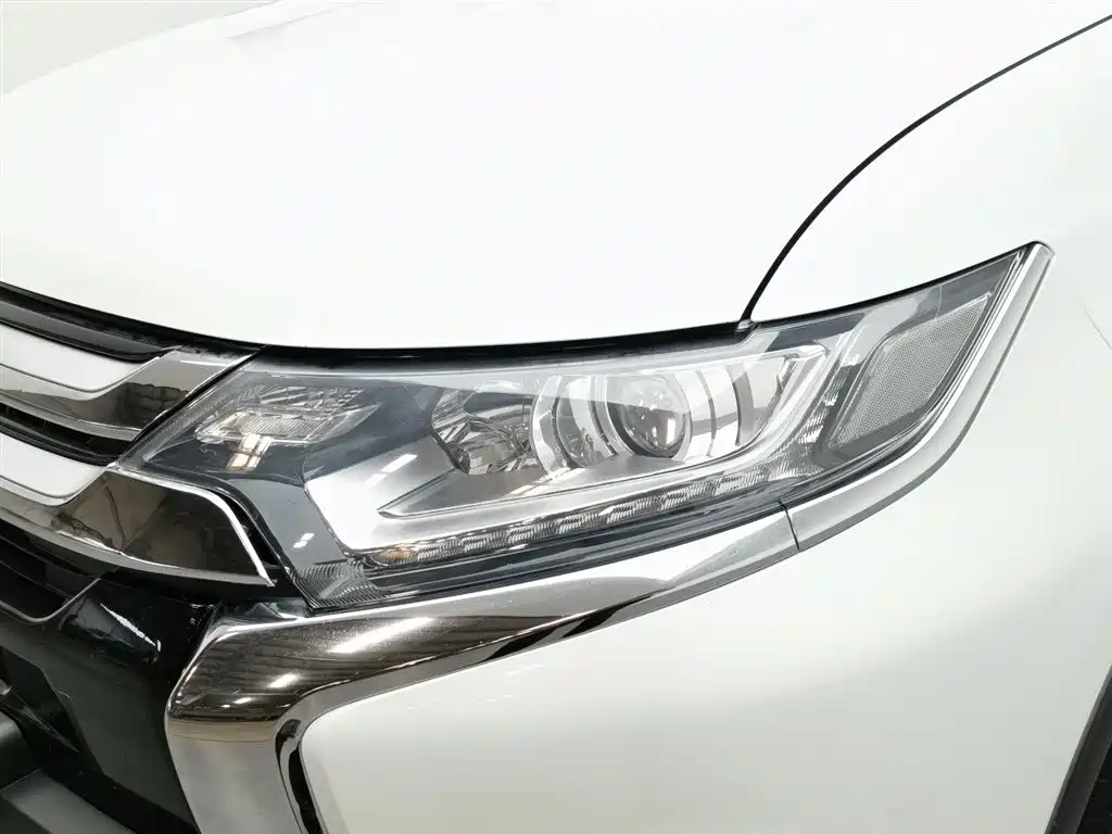Mitsubishi Outlander 2018 2.0L 2WD Glory Edition 5-seater фото 7