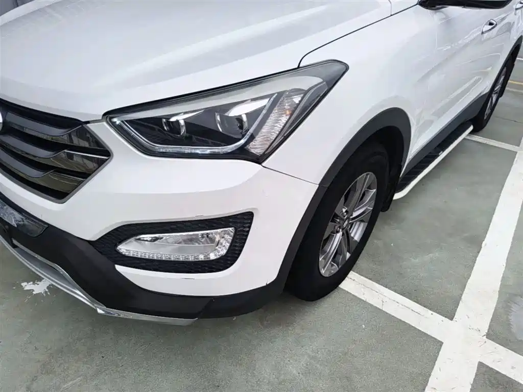 Hyundai Santa Fe 2015 2.4L Automatic 2WD Smart 5-seater фото 24